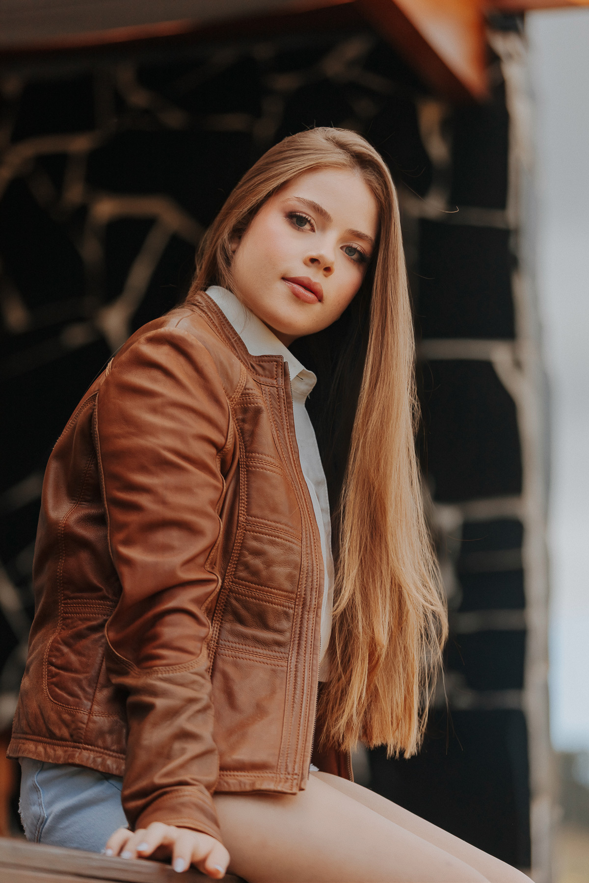 ensaio-15-anos-larissa-vestido-marrom-muros-de-pedra-bom-retiro