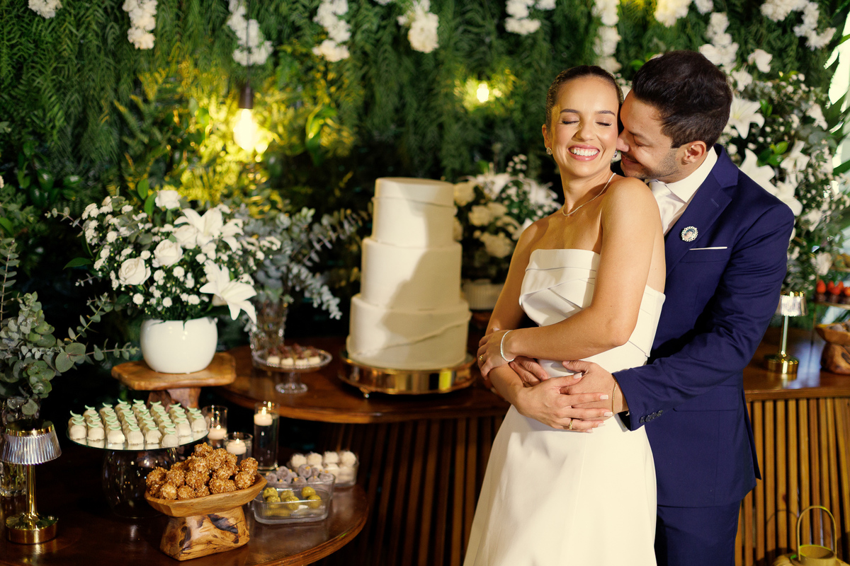 Primeira dança dos noivos na recepção de casamento na Cegero.