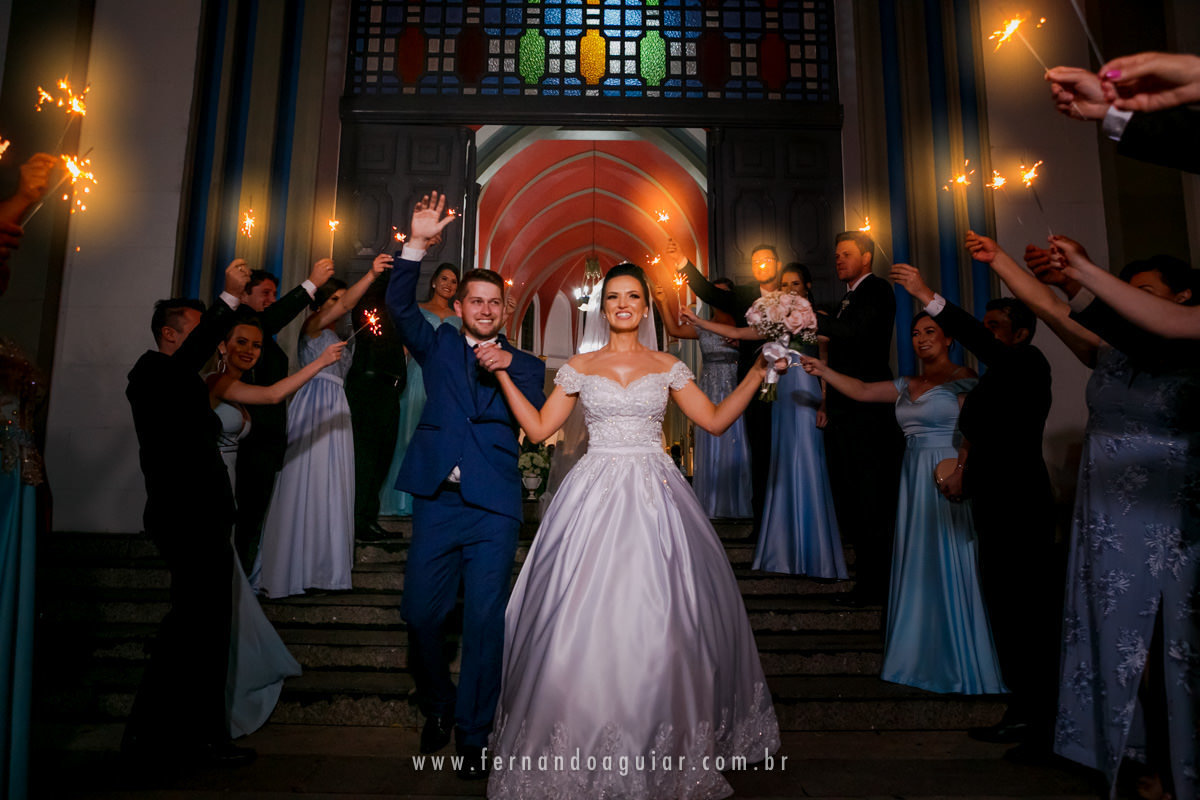 saída dos noivos após a cerimonia de casamento em Orleans/SC