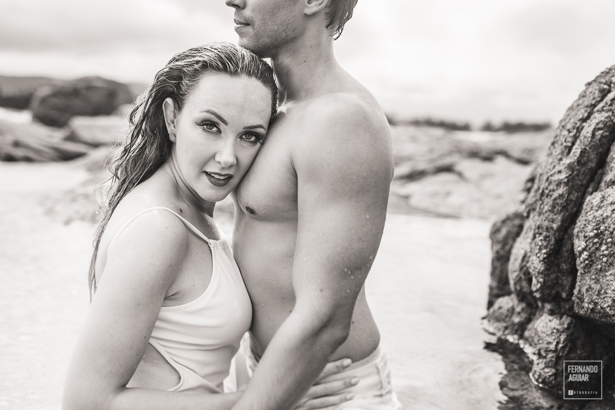 retrato dos noivos molhados praia da ferrugem 