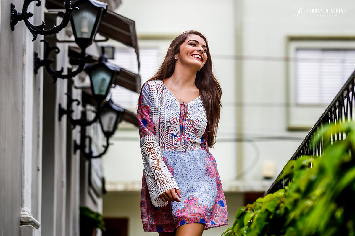 modelo de 15 anos sorrindo