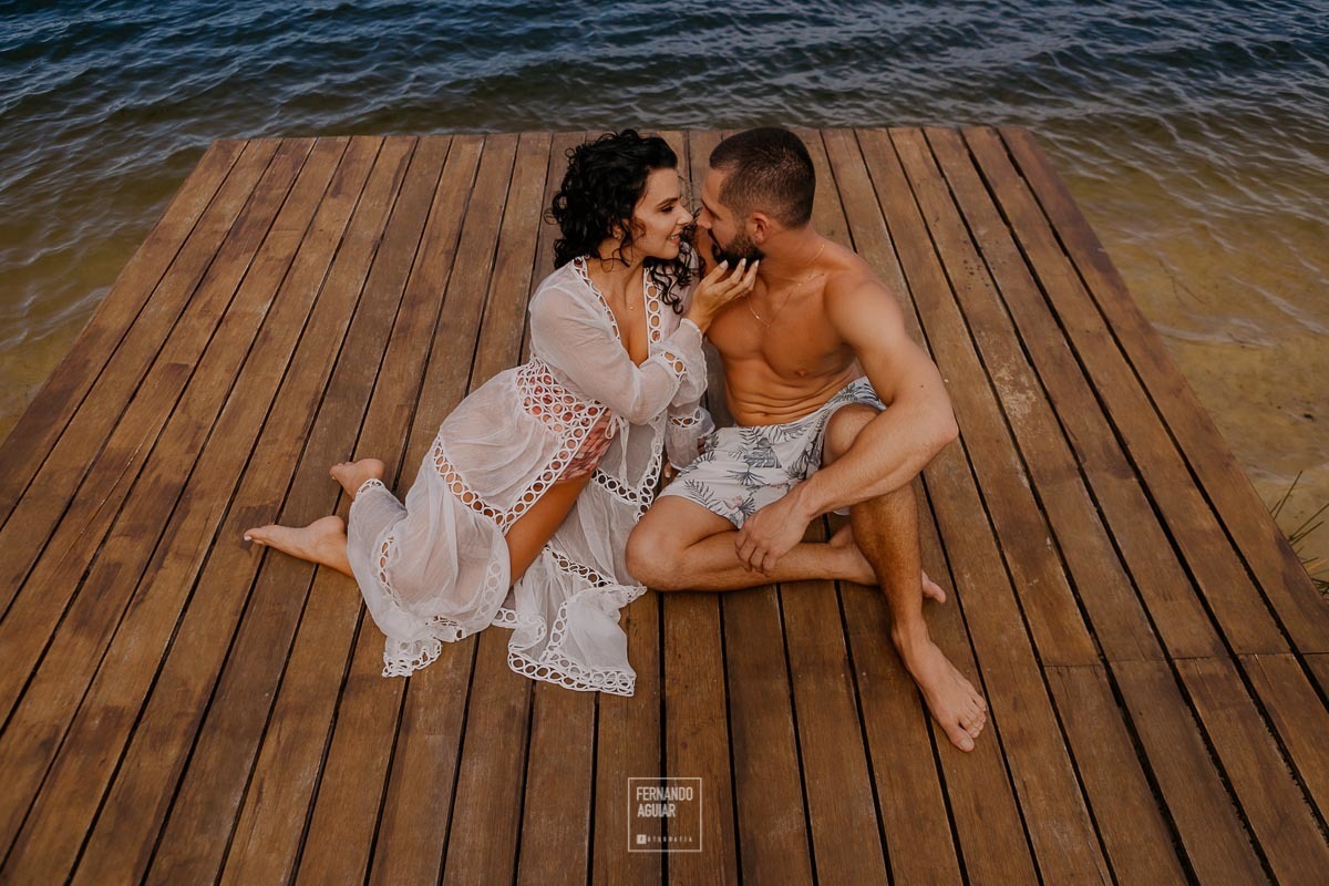 pre wedding ensaio casal fitness no deck na lagoa de Jaguaruna
