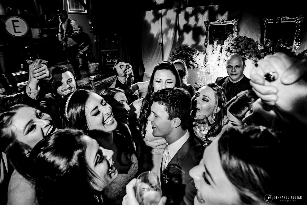 alegria noivos e convidados 