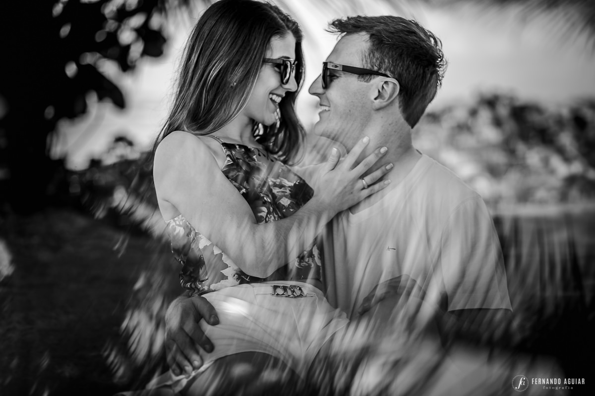 casal apaixonado com reflexo