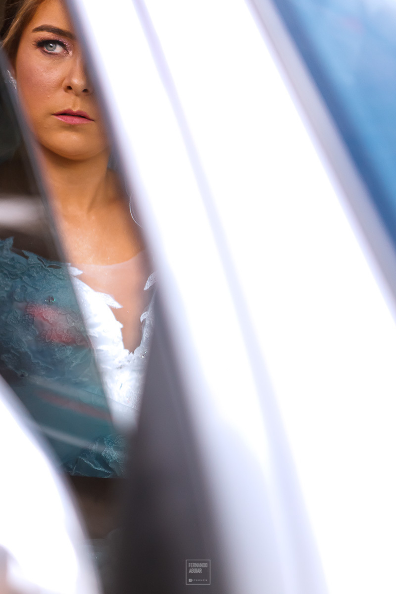 retrato da noiva no carro