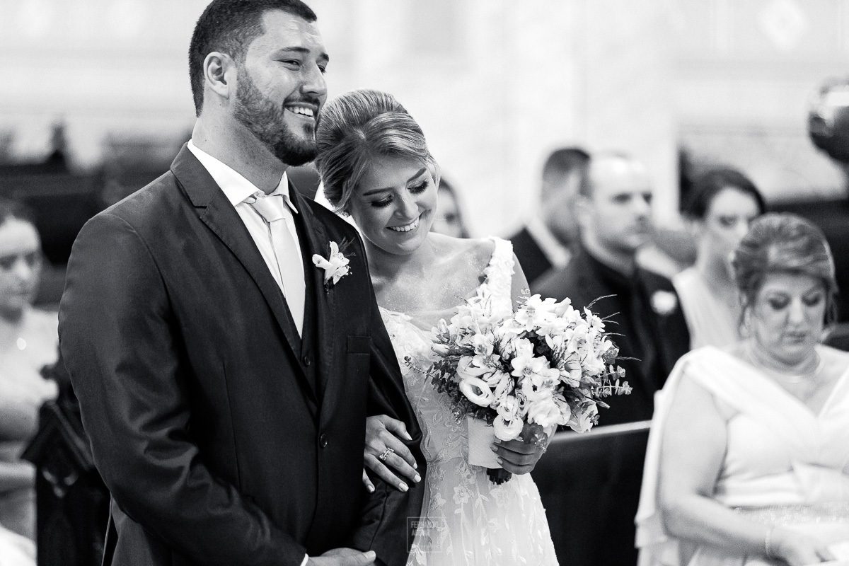 noiva sorrindo feliz