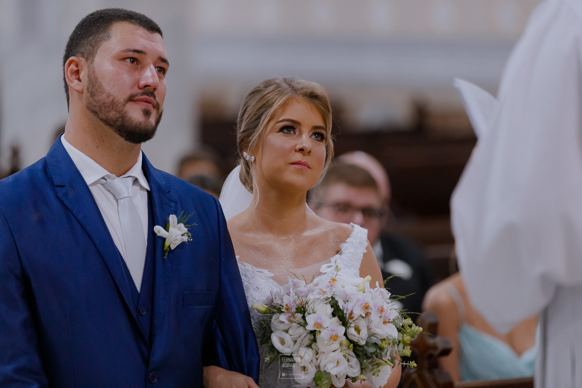 retrato dos noivos no altar