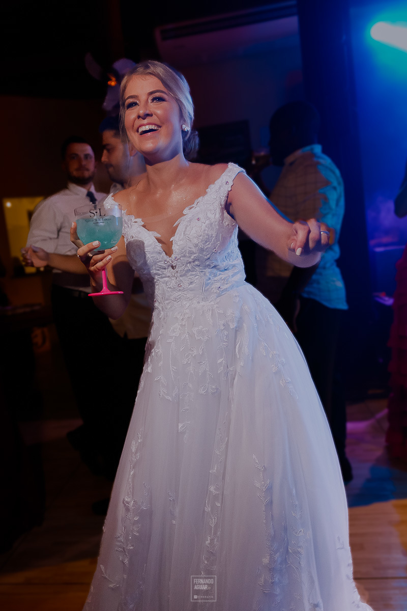 noiva durante a festa

