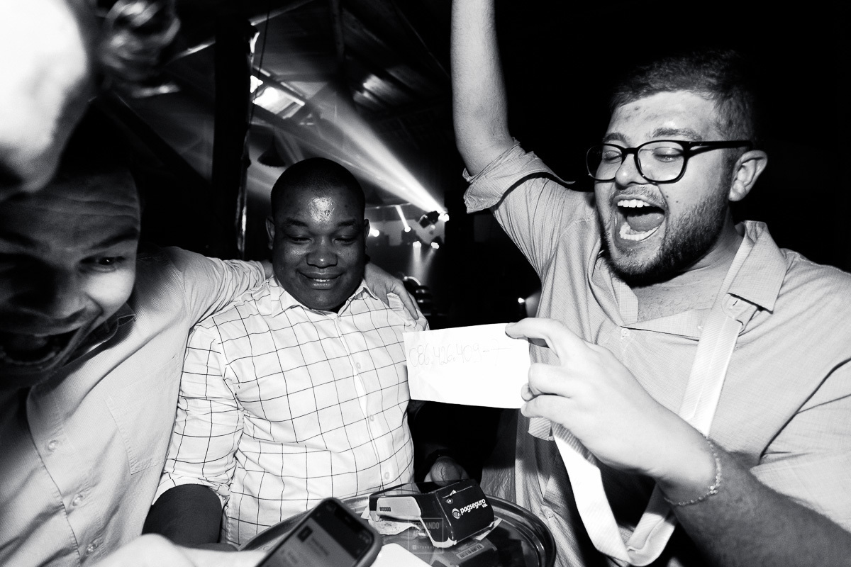 corte da gravata com faca 