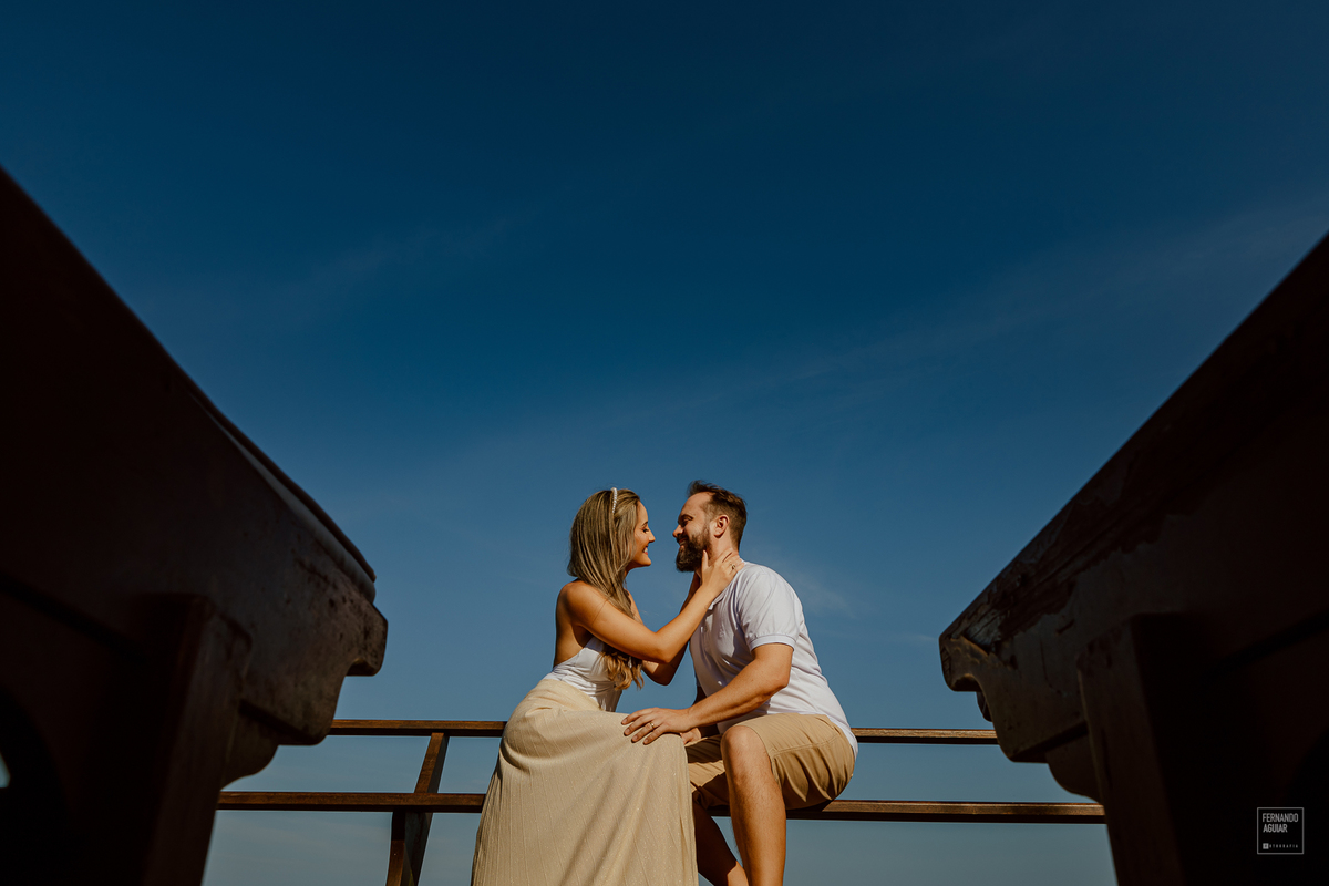 retrato noivo no deck da pousada morada dos sisais na praia do rosa