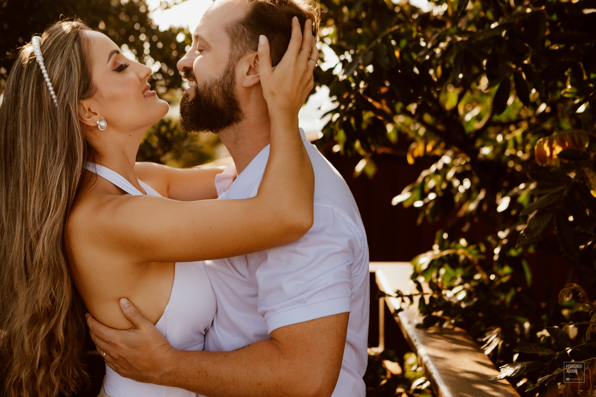 retrato dos noivo no deck da pousada praia do rosa