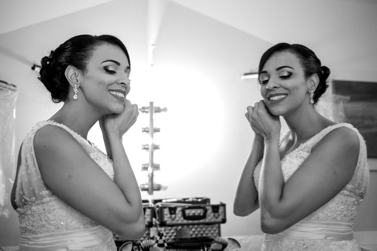 noiva se arrumando no salão de beleza casamento laudiceia e clayton são paulo
