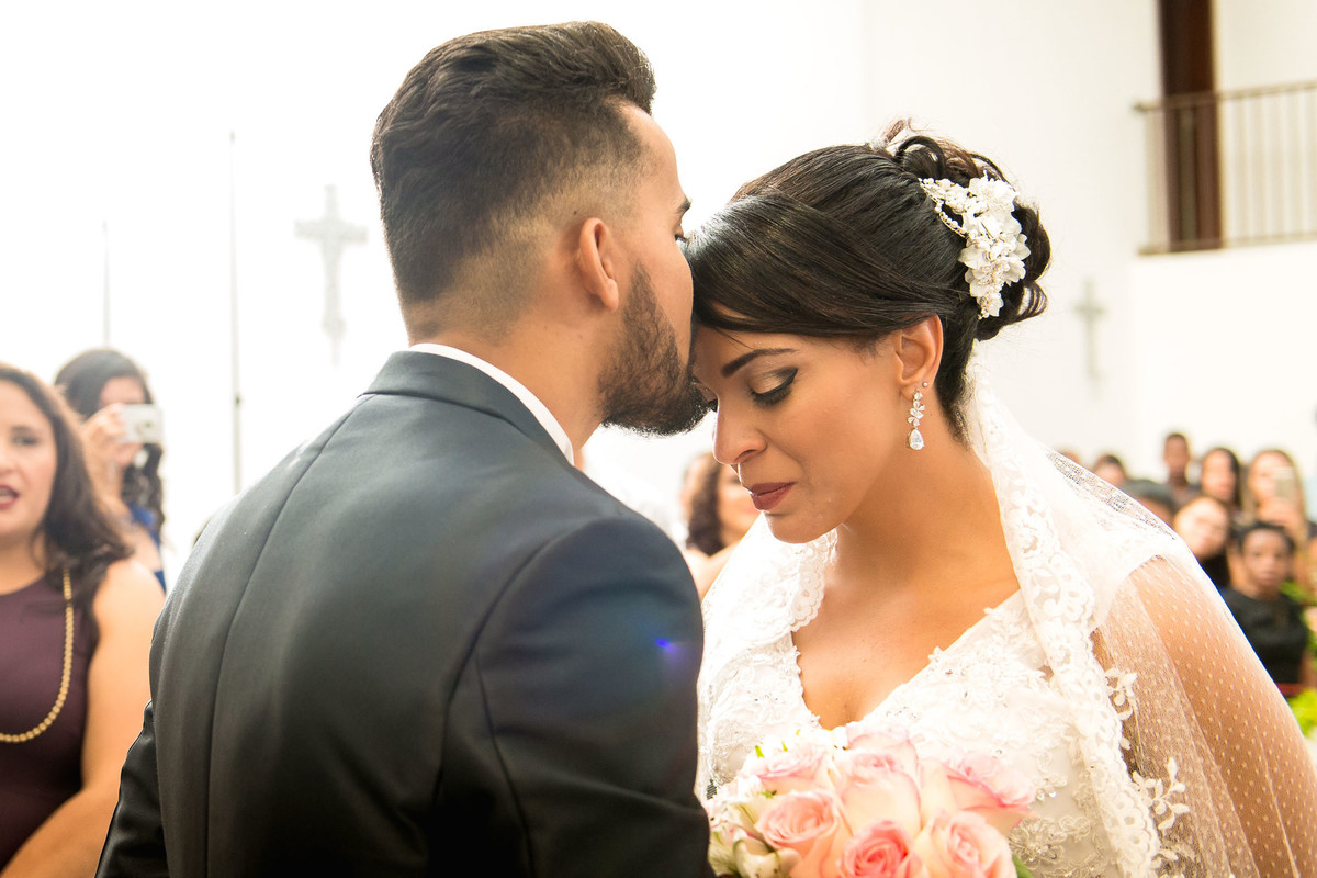 noivo recebendo a noiva na igreja casamento clayton e laudiceia