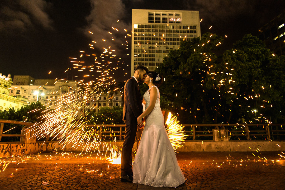 ensaio dos noivos no centro de São Paulo de noite casamento laudiceia e clayton