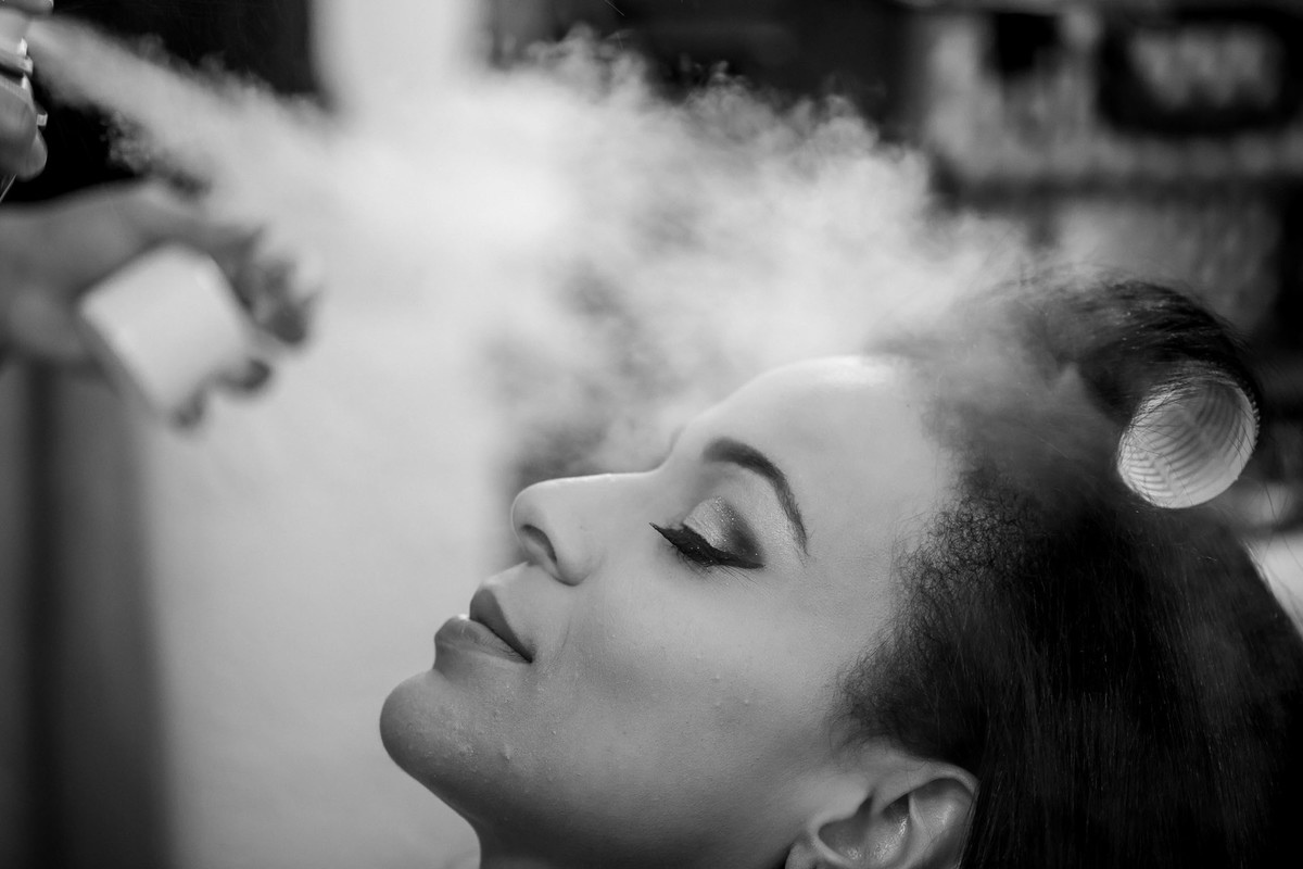 noiva se arrumando no salão de beleza casamento laudiceia e clayton são paulo