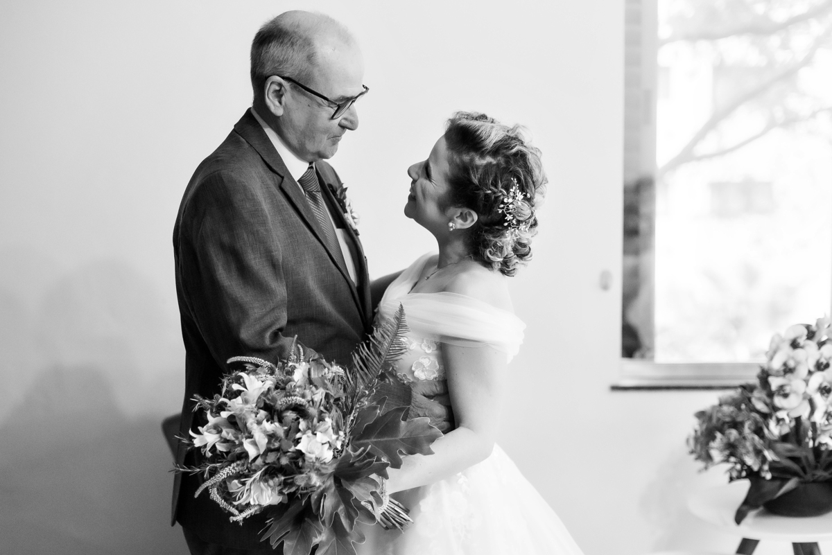 noiva encontrando com seu pai no espaço zabeu São Paulo fotografado por Max Nogueira