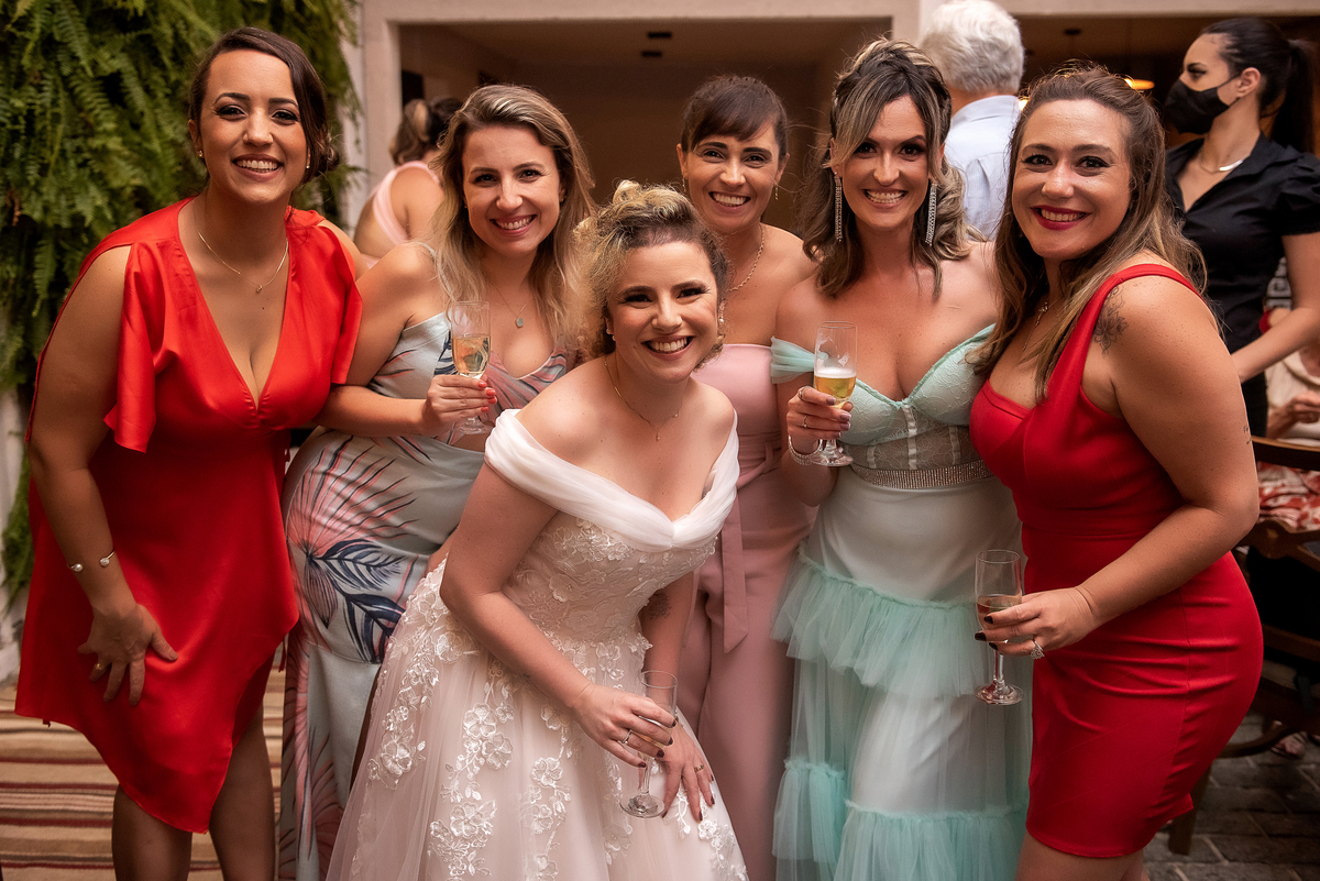 convidados com abertura da festa do casamento no espaço zabeu São Paulo fotografado por Max Nogueira