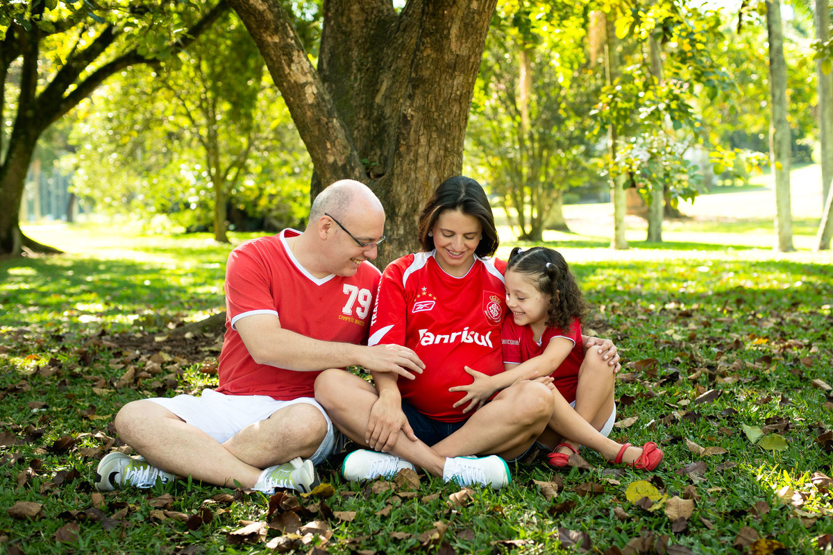 ensaio de gestante no jardim botanico em são paulo familia com uniforme do Internacional