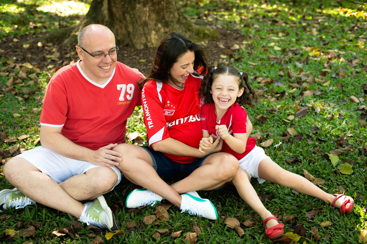 ensaio de gestante no jardim botanico em são paulo familia com uniforme do Internacional