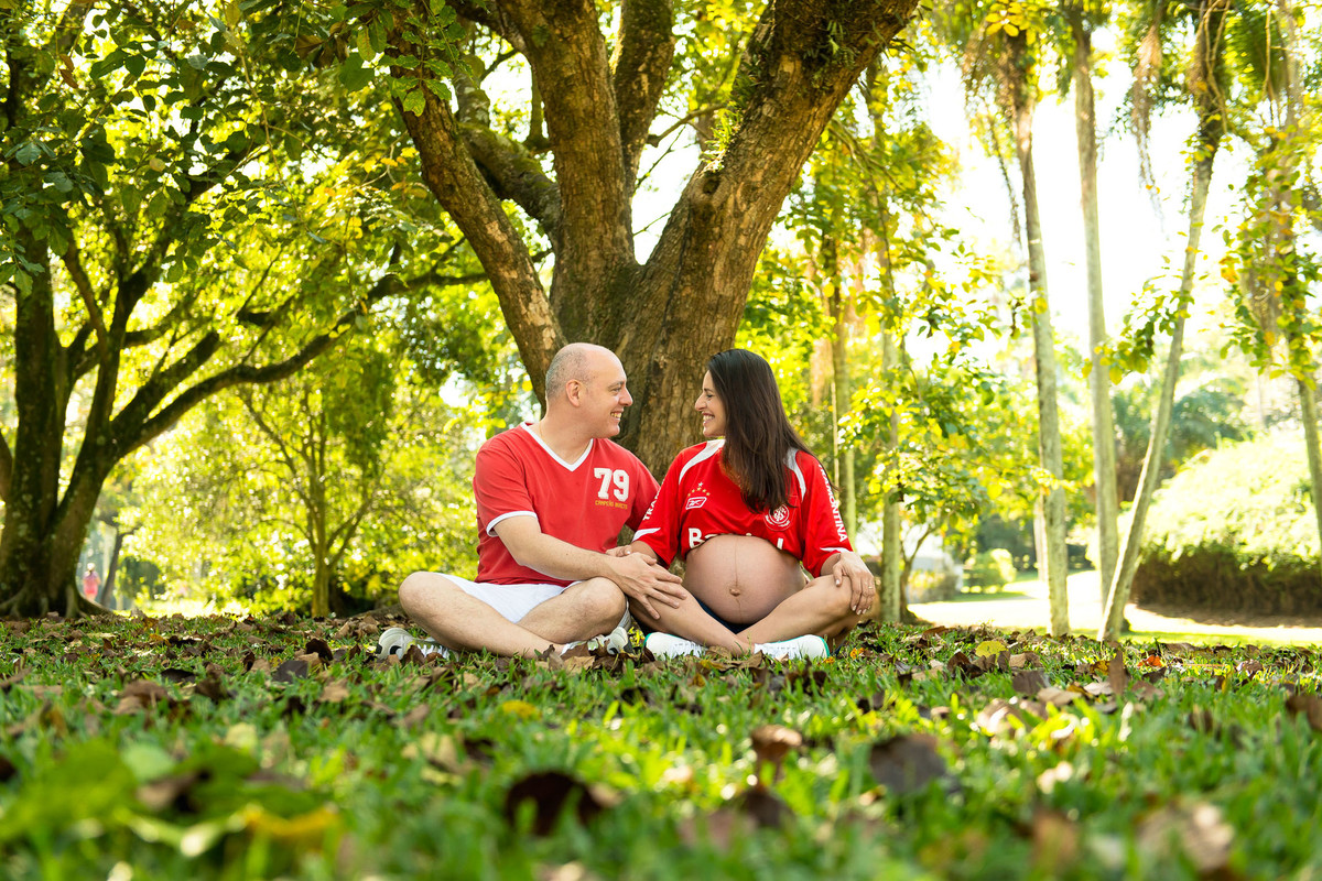 ensaio de gestante no jardim botanico em são paulo familia com uniforme do Internacional