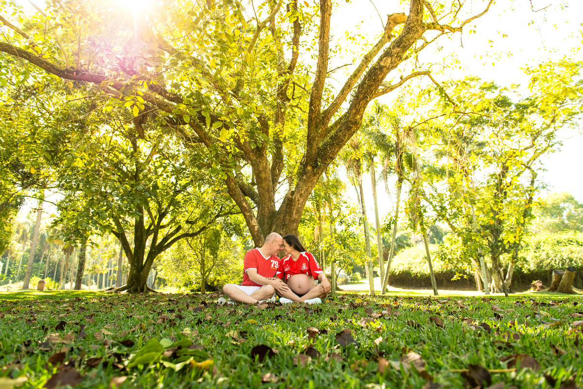 ensaio de gestante no jardim botanico em são paulo familia com uniforme do Internacional