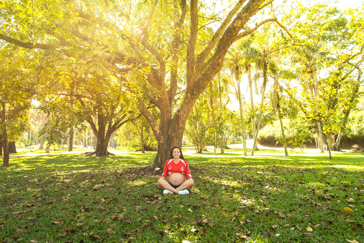 ensaio de gestante no jardim botanico em são paulo familia com uniforme do Internacional
