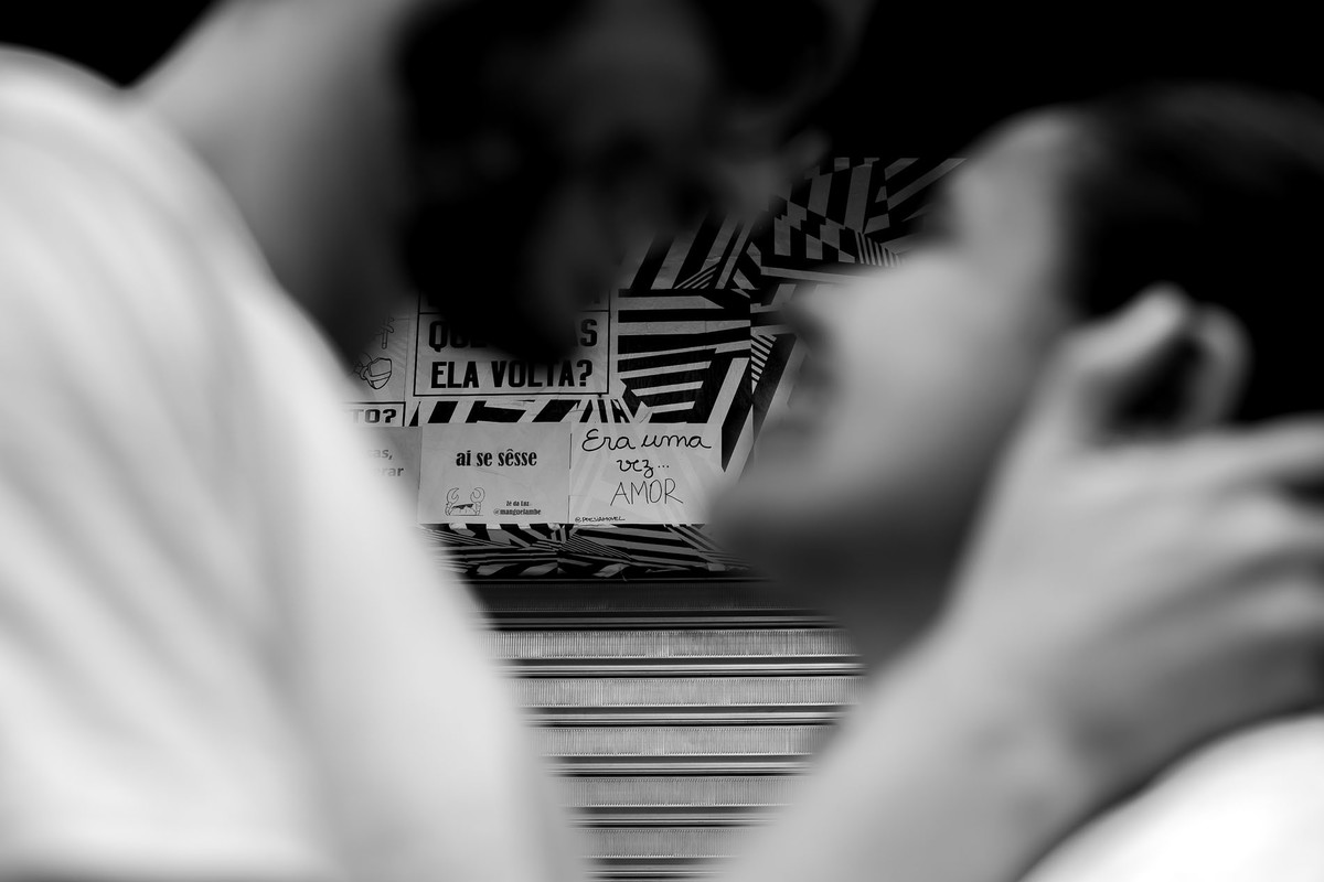 casal namorando no beco do batman na vila madalena