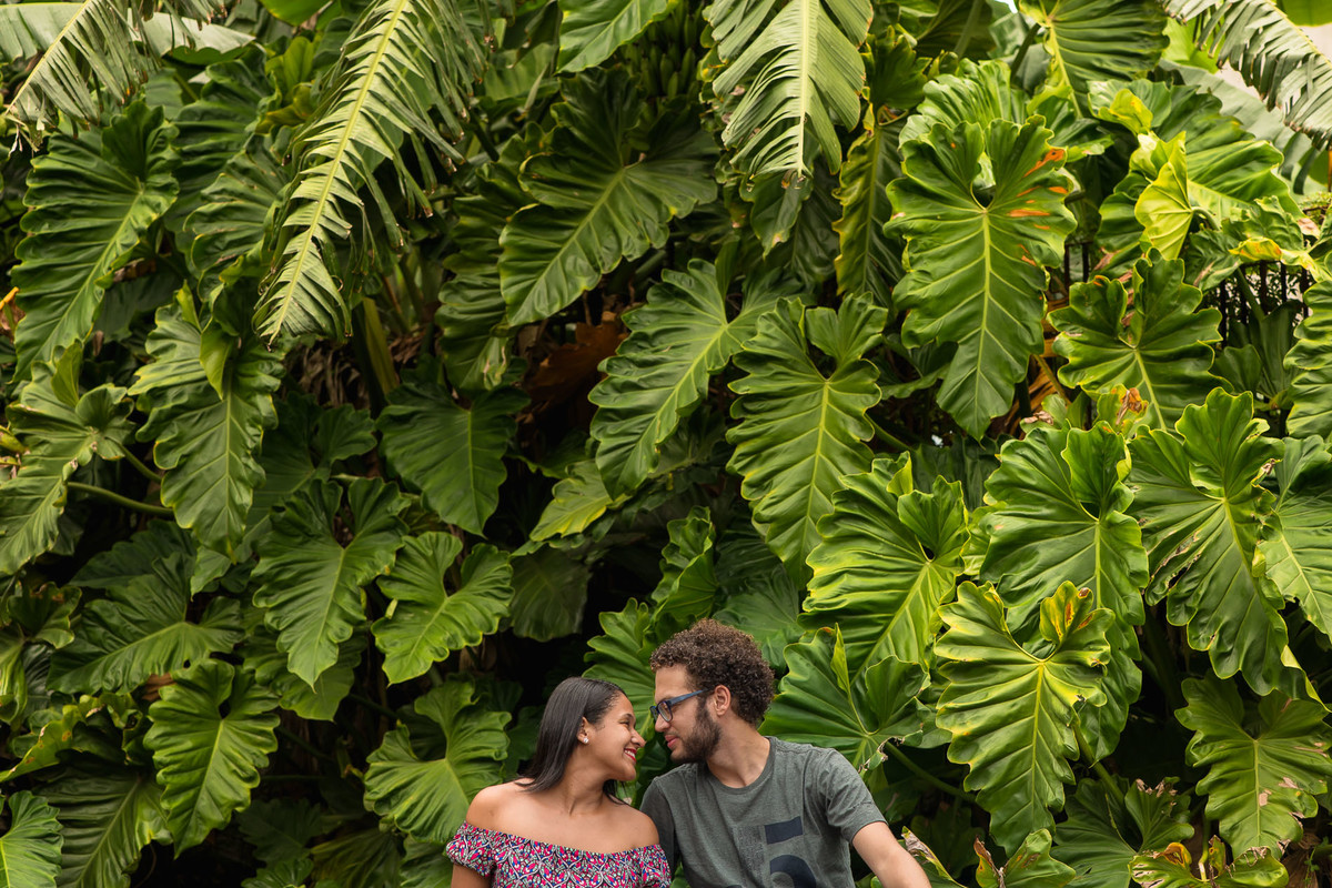 casal namorando na praça victor civita