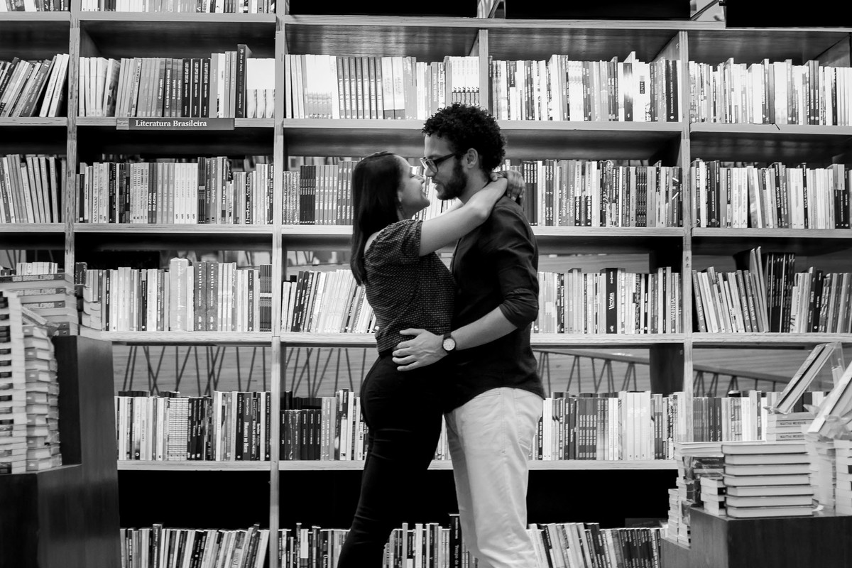 casal namorando na livraria cultura do conjunto nacional