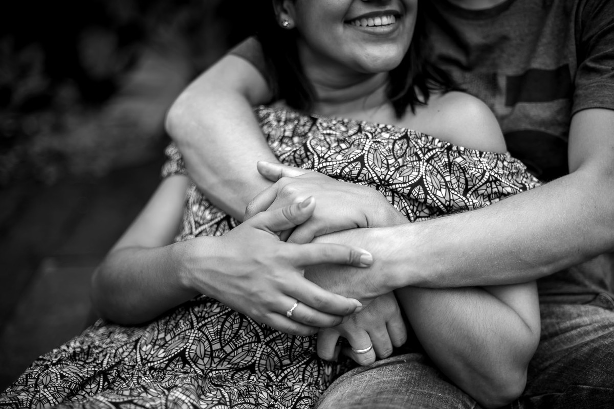 casal namorando na praça victor civita