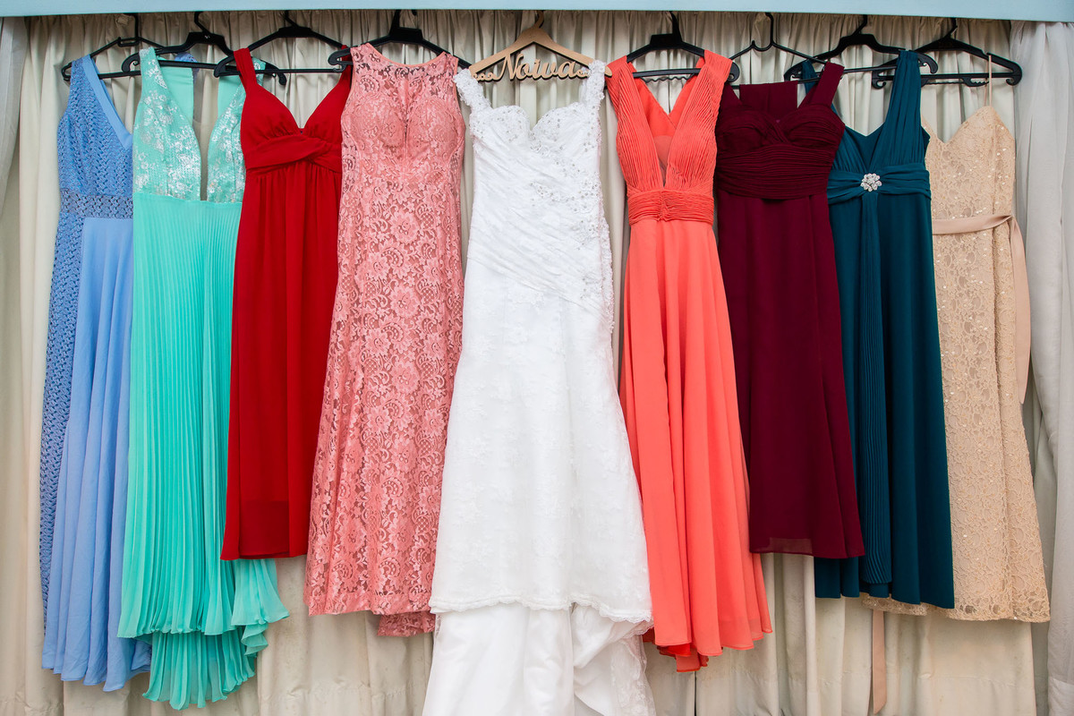 vestido da noiva e das madrinhas juntos