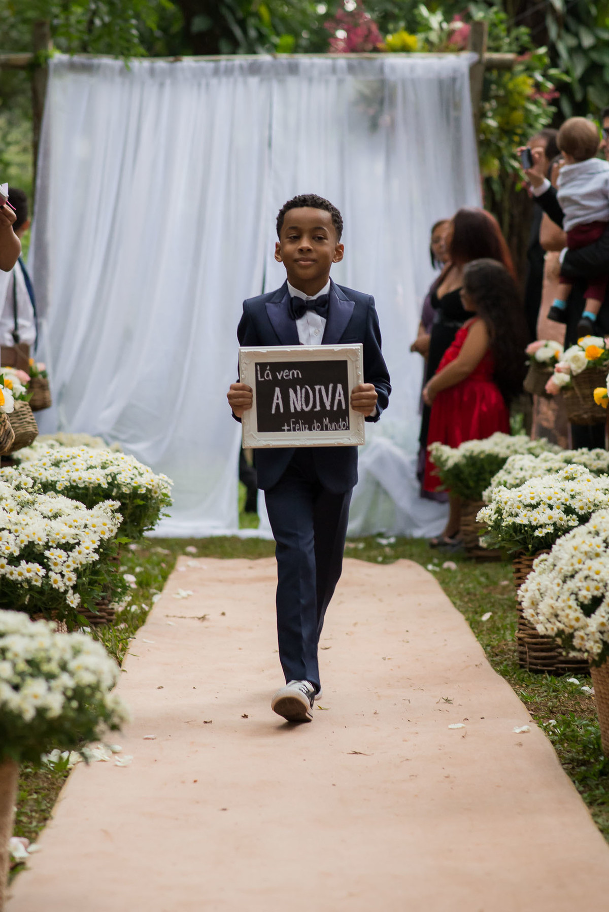pajem entrando no casamento do alex e lidi