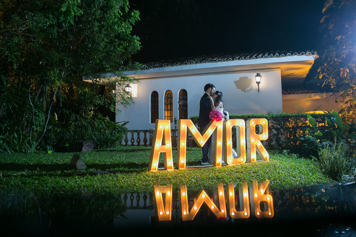 ensaio dos noivos após a cerimonia