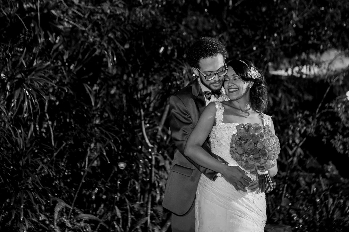 ensaio dos noivos após a cerimonia