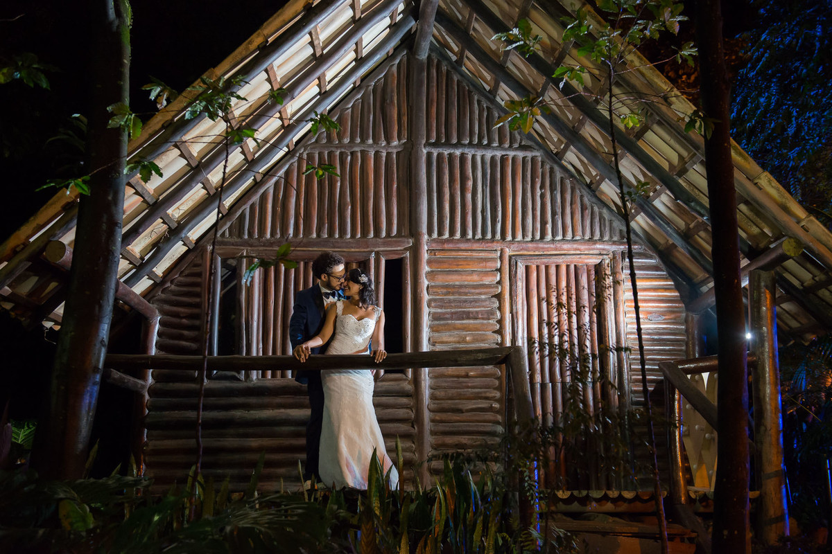 ensaio dos noivos após a cerimonia