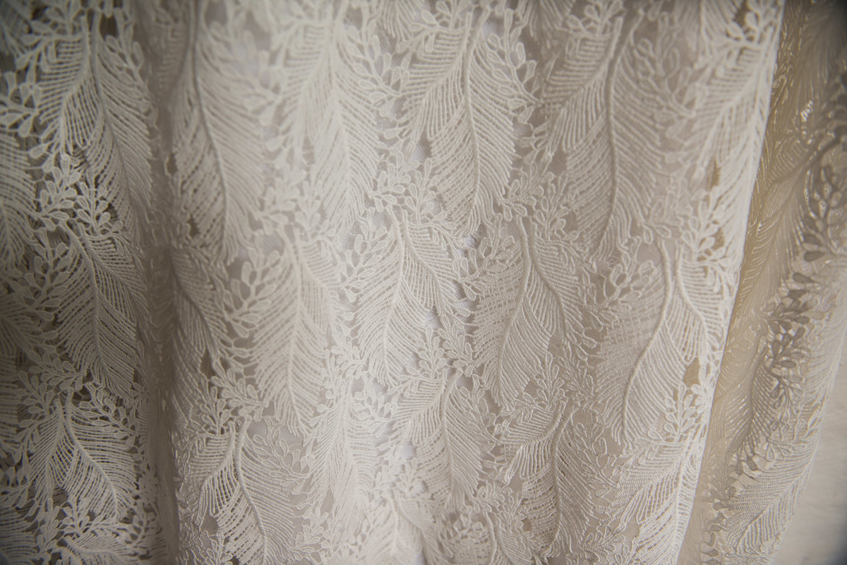 detalhe do vestido da noiva