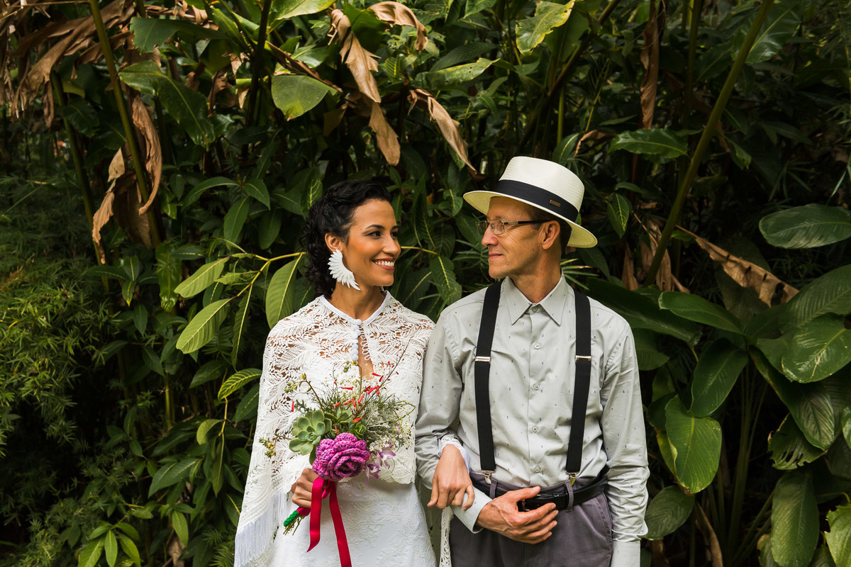 noiva e seu pai juntos antes do casamento