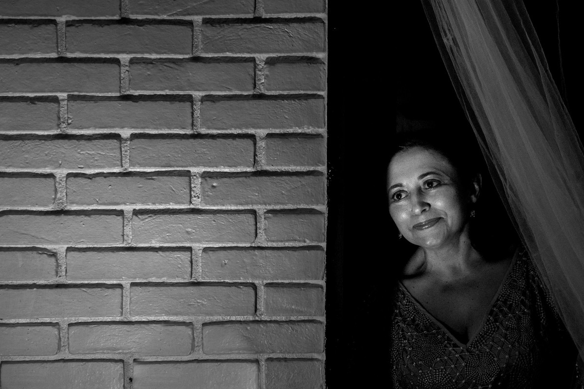 mãe da noiva emocionada