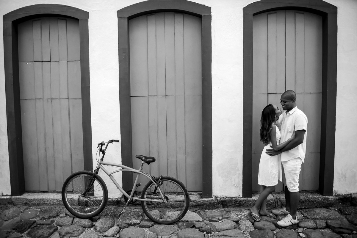 casal se beijando em paraty