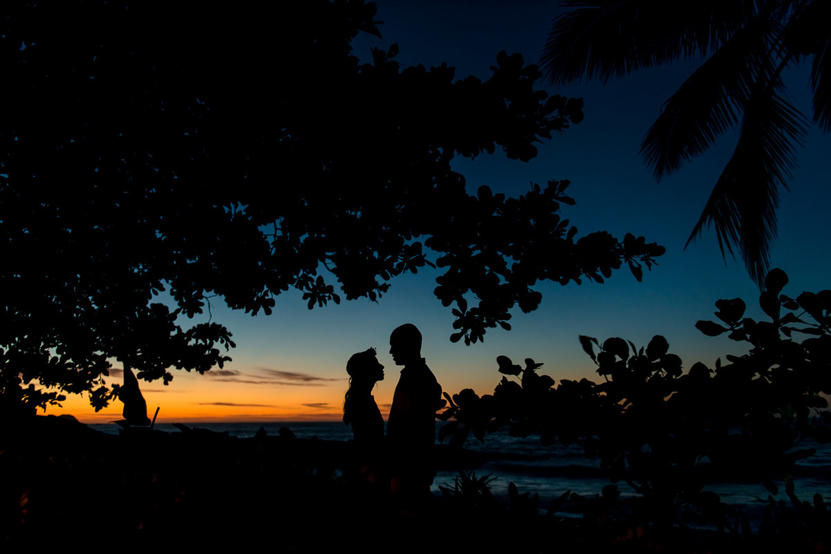 casal na praia do cepilho em trindade paraty