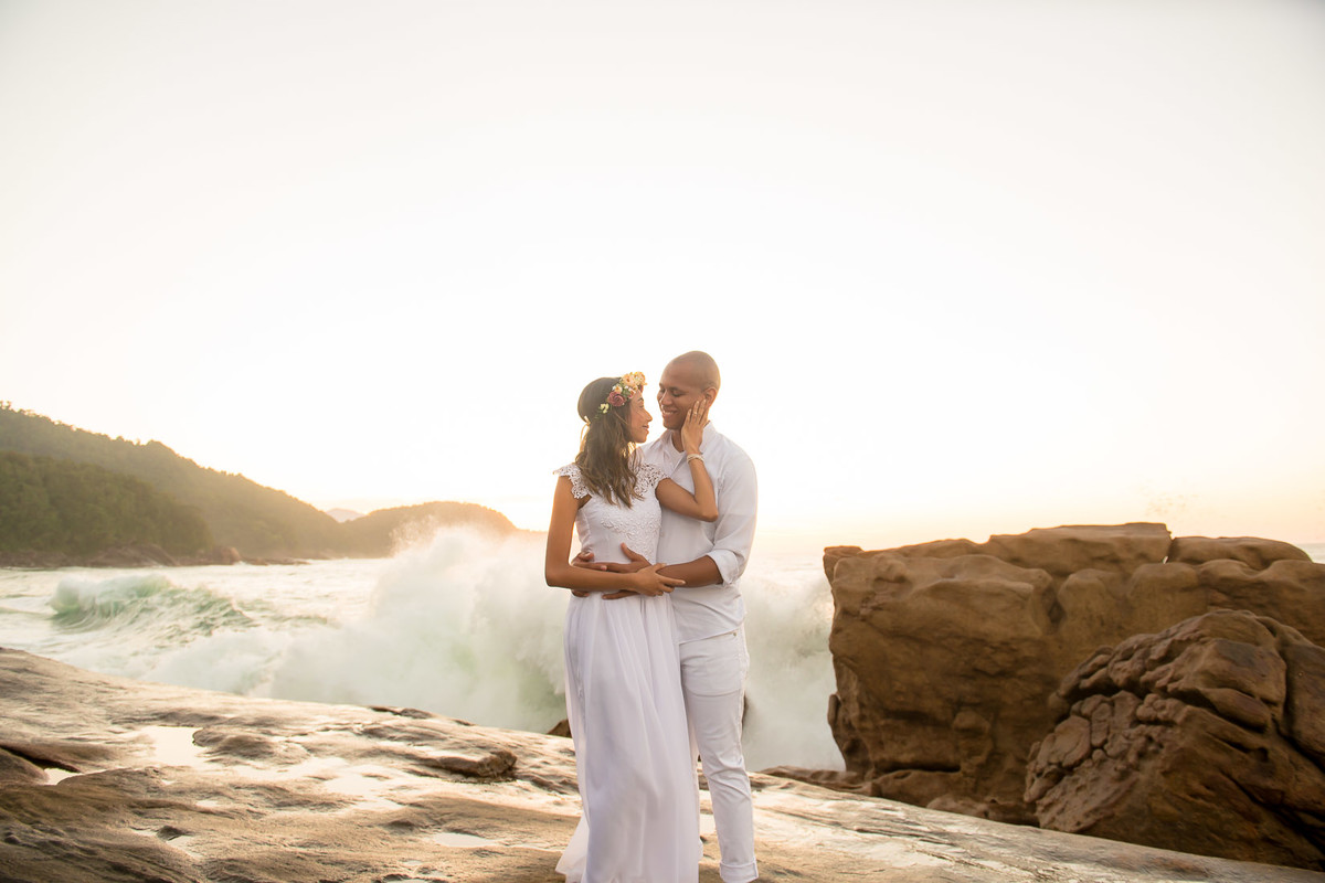 casal na praia do cepilho em trindade paraty