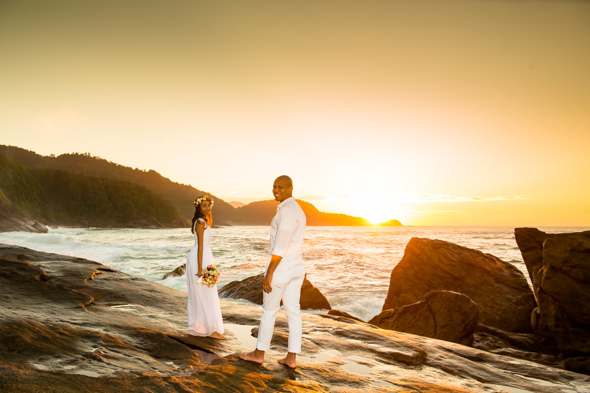 casal na praia do cepilho em trindade paraty
