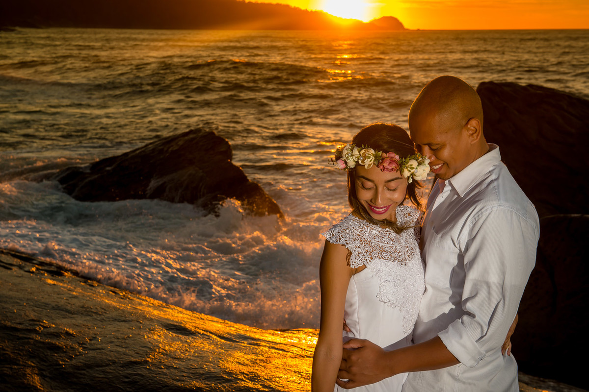 casal na praia do cepilho em trindade paraty
