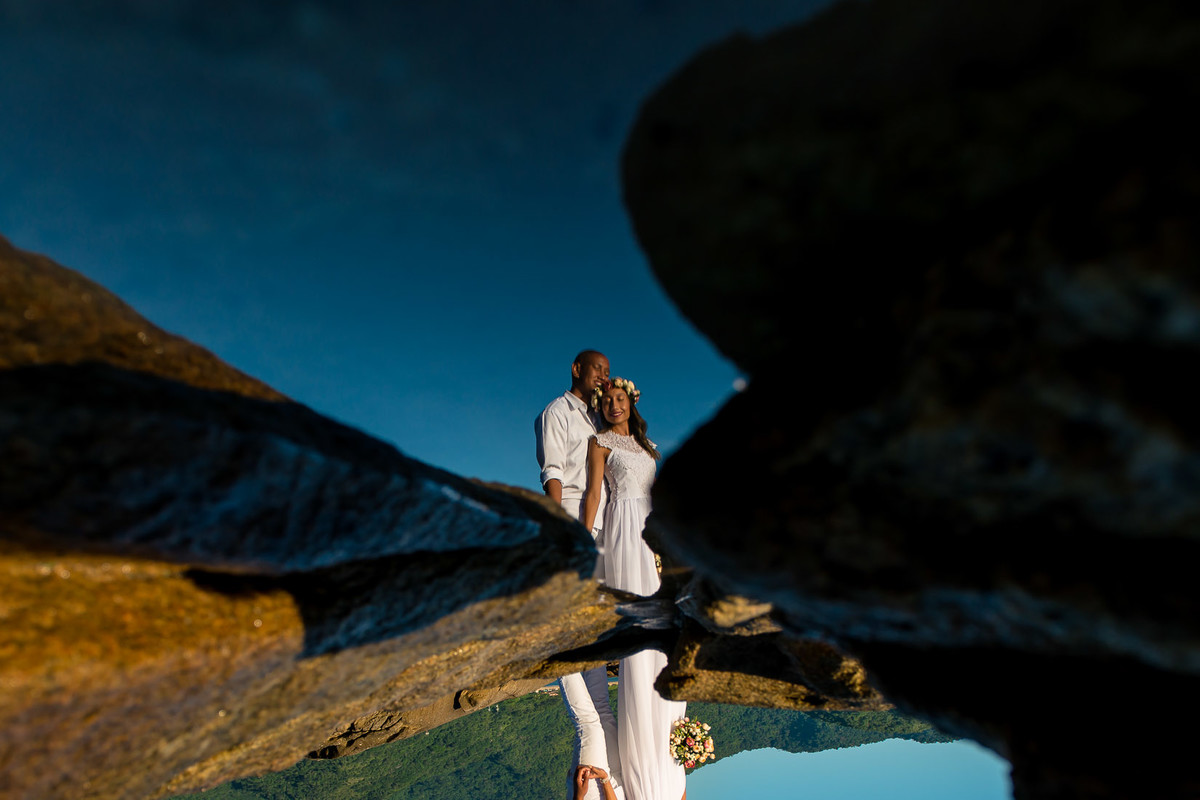 casal na praia do cepilho em trindade paraty