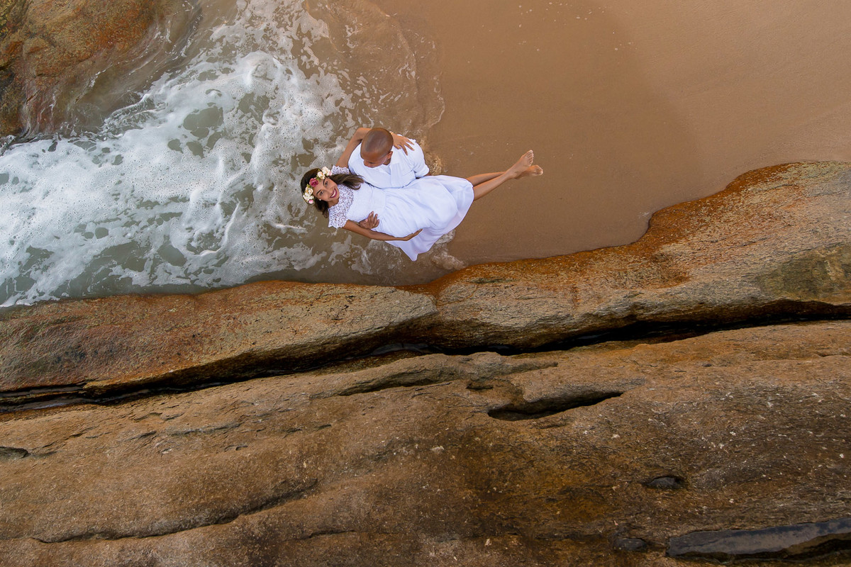 casal na praia do cepilho em trindade paraty