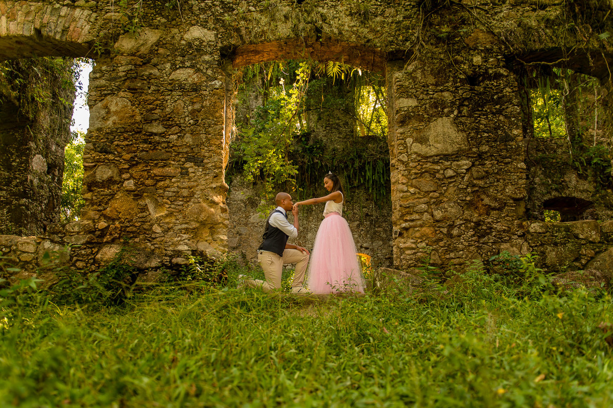 noivo de joelhos em ubatuba