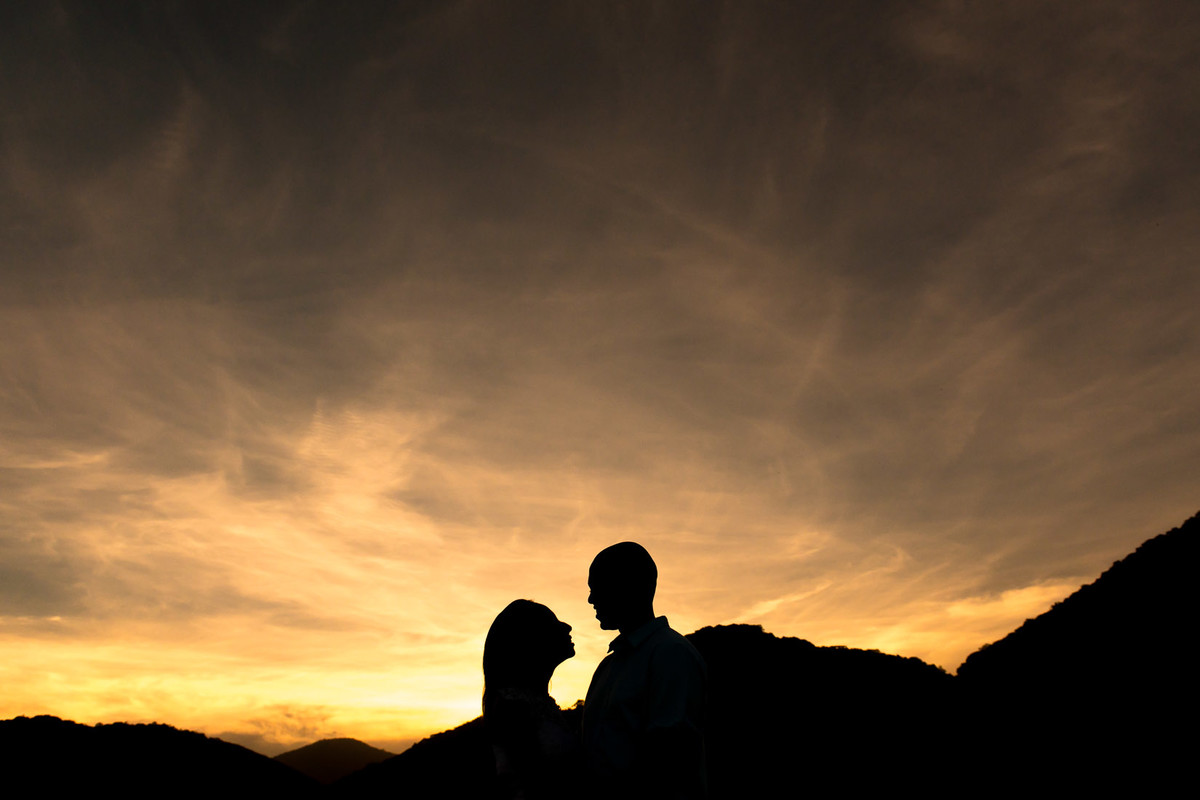 casal na praia dura de ubatuba