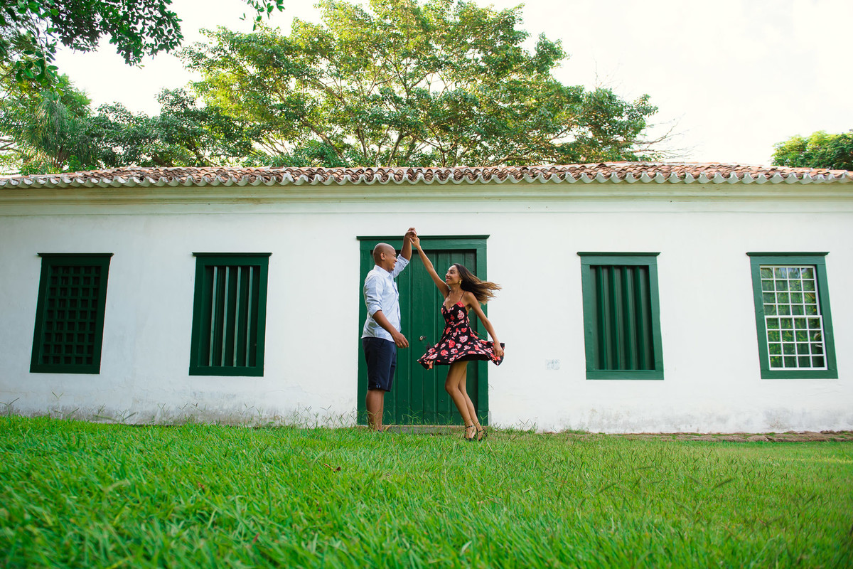 casal girando em paraty