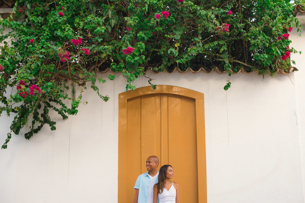 casal juntos em paraty