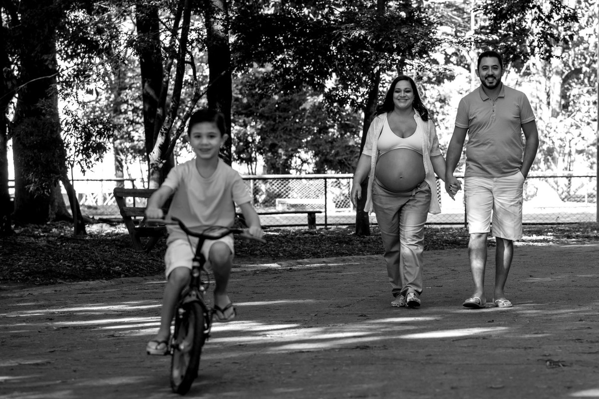familia caminhando no parque vila lobos